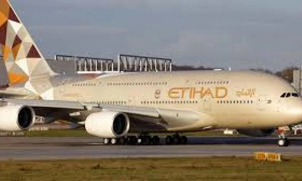 Το Α380 της Etihad Airways στη μάχη με την θύελλα